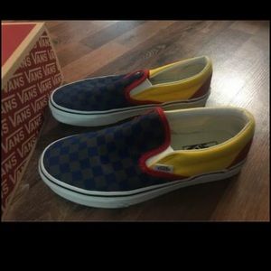 Size 7 vans. Have only worn 2 times. Condition is brand new